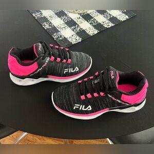 New FILA Girls Youth Size 3 Black and Pink Running Shoes